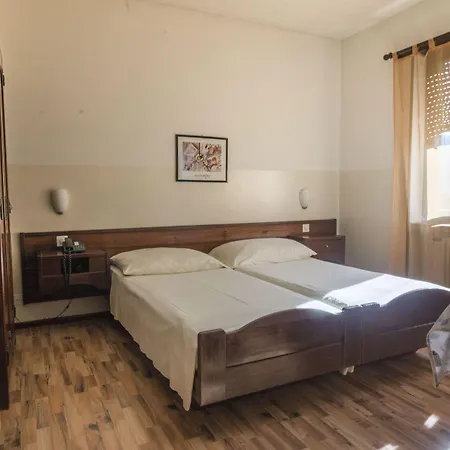 Готель Hb Center 2*