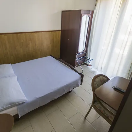 Hb Center Готель Лугано