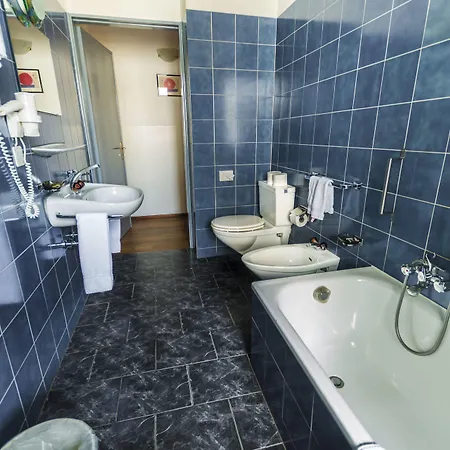 Hb Center Готель 2*