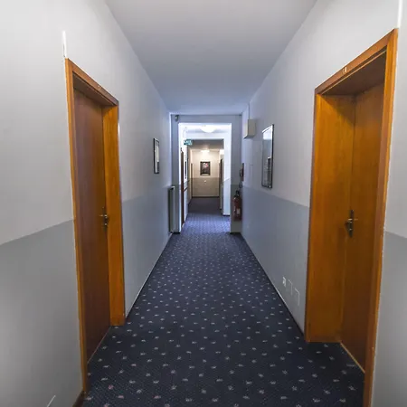 Готель Hb Center Лугано