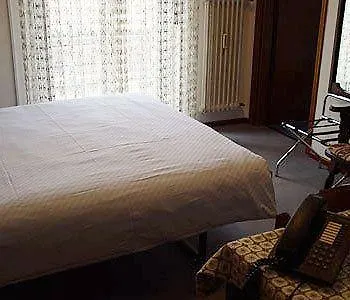 Hb Hotel 2*